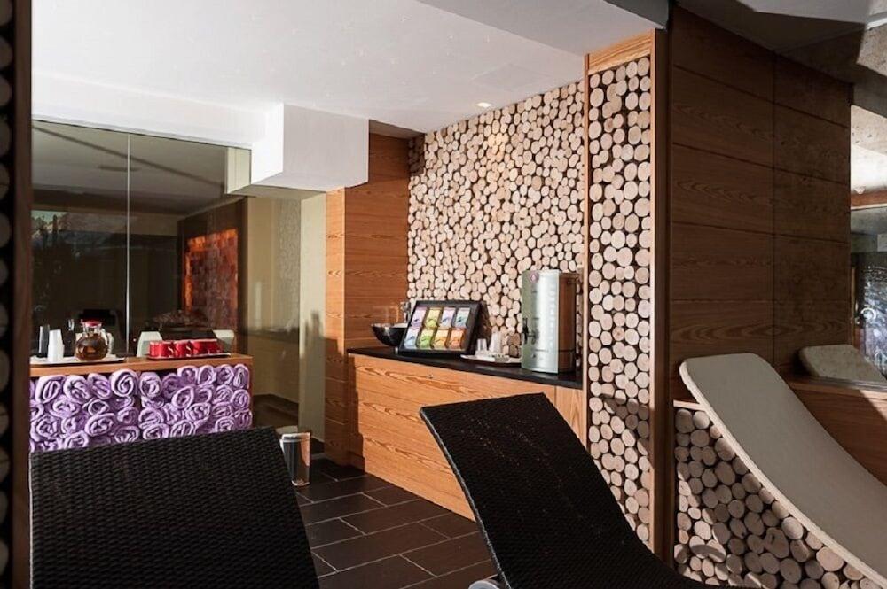 Hotel Cristiania Madonna di Campiglio Ngoại thất bức ảnh